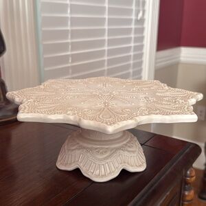 Seasonal Elegance Snowflake Embossed Cake Stand
by CRACKER BARREL